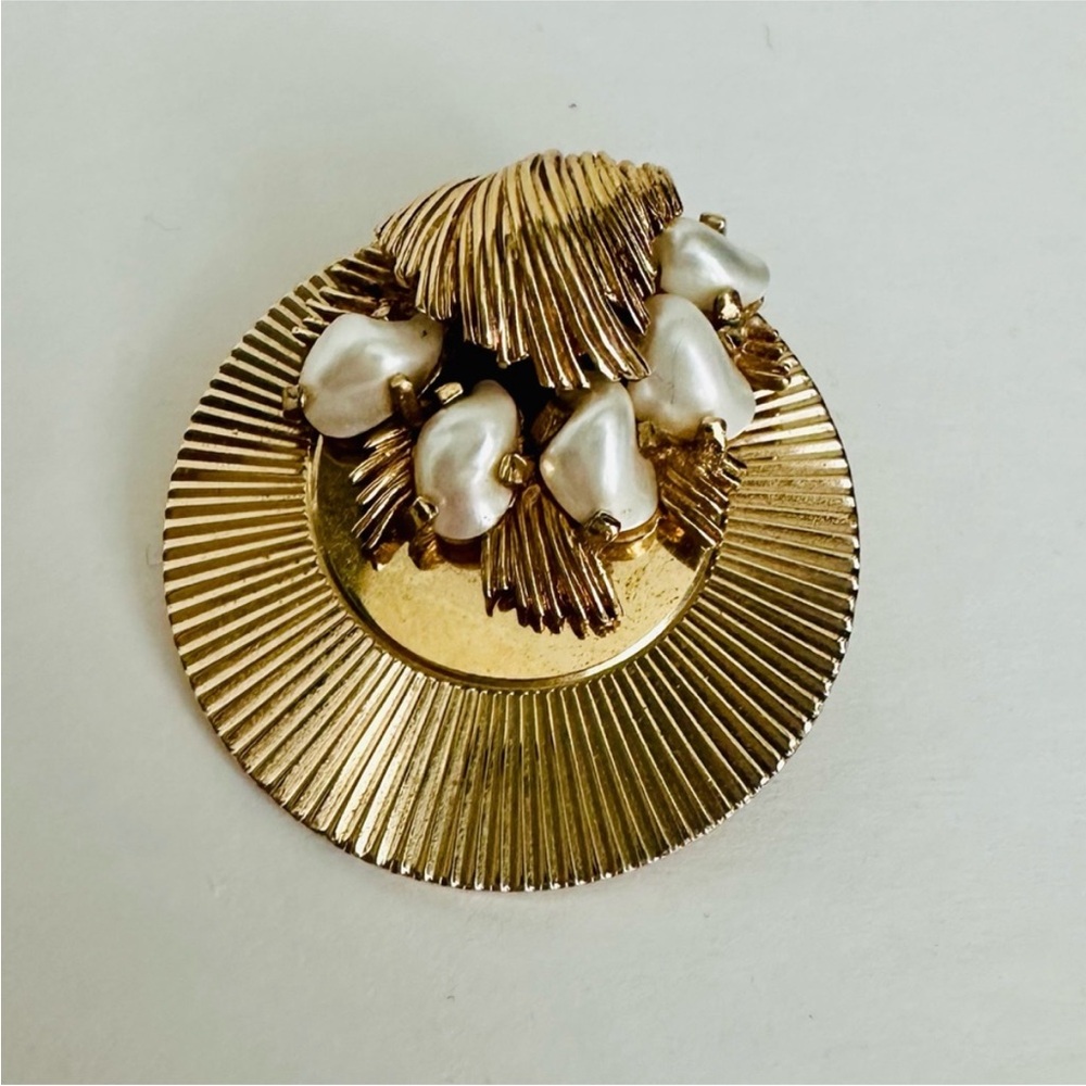 Vintage 1.5” BOUCHER Gold Tone Circular Brooch w Art Deco Style & Faux Pearls
